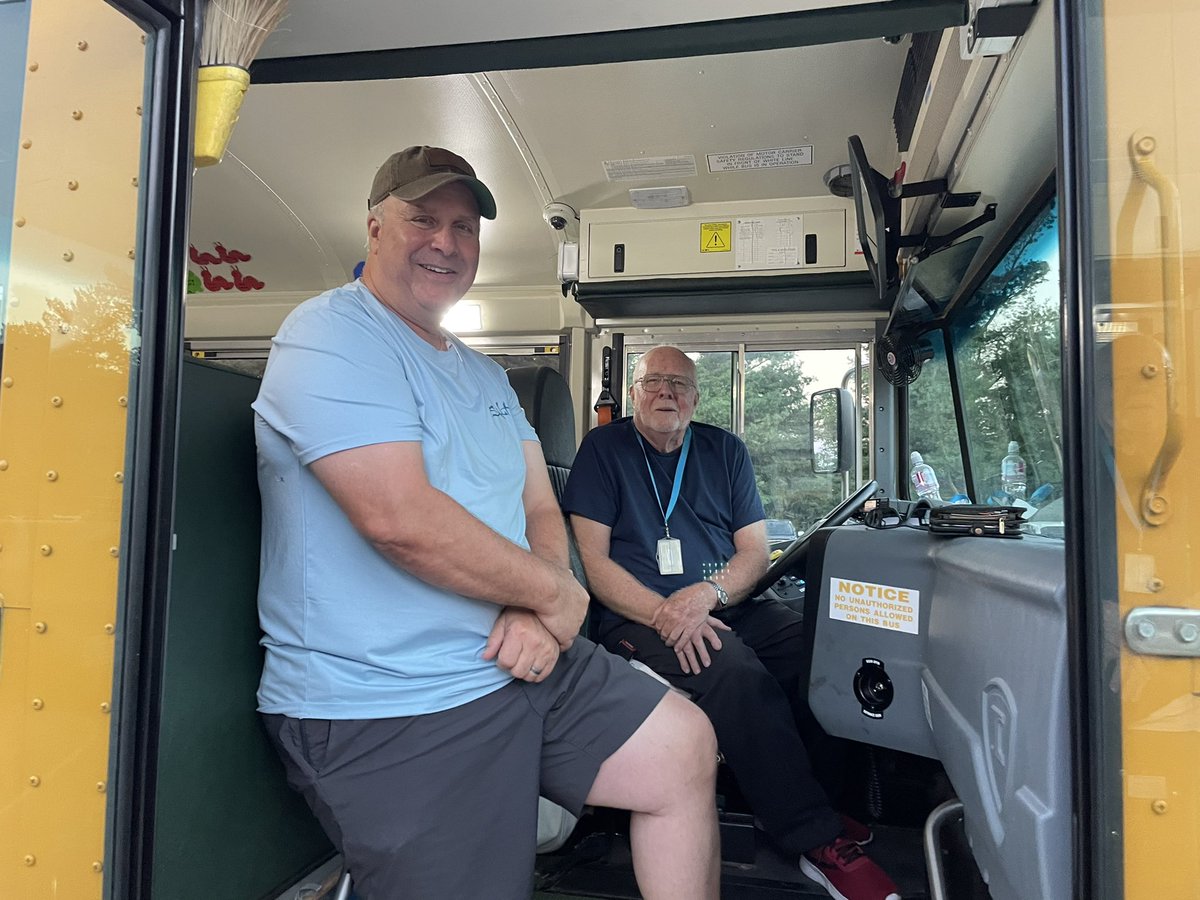MrParsons_HMS's tweet photo. A big thank you goes out to our drivers and @BaltCoPS Office of Transportation for their support of @Hereford_MS Back to School Night!  Over 640 people registered to ride a bus to our event.  #BCPSTogether #IYouWeBelong 🐂🏫 https://t.co/AG2evFCTcN