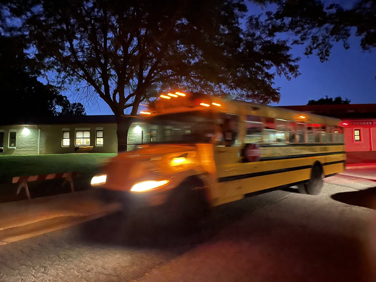 MrParsons_HMS's tweet photo. A big thank you goes out to our drivers and @BaltCoPS Office of Transportation for their support of @Hereford_MS Back to School Night!  Over 640 people registered to ride a bus to our event.  #BCPSTogether #IYouWeBelong 🐂🏫 https://t.co/AG2evFCTcN