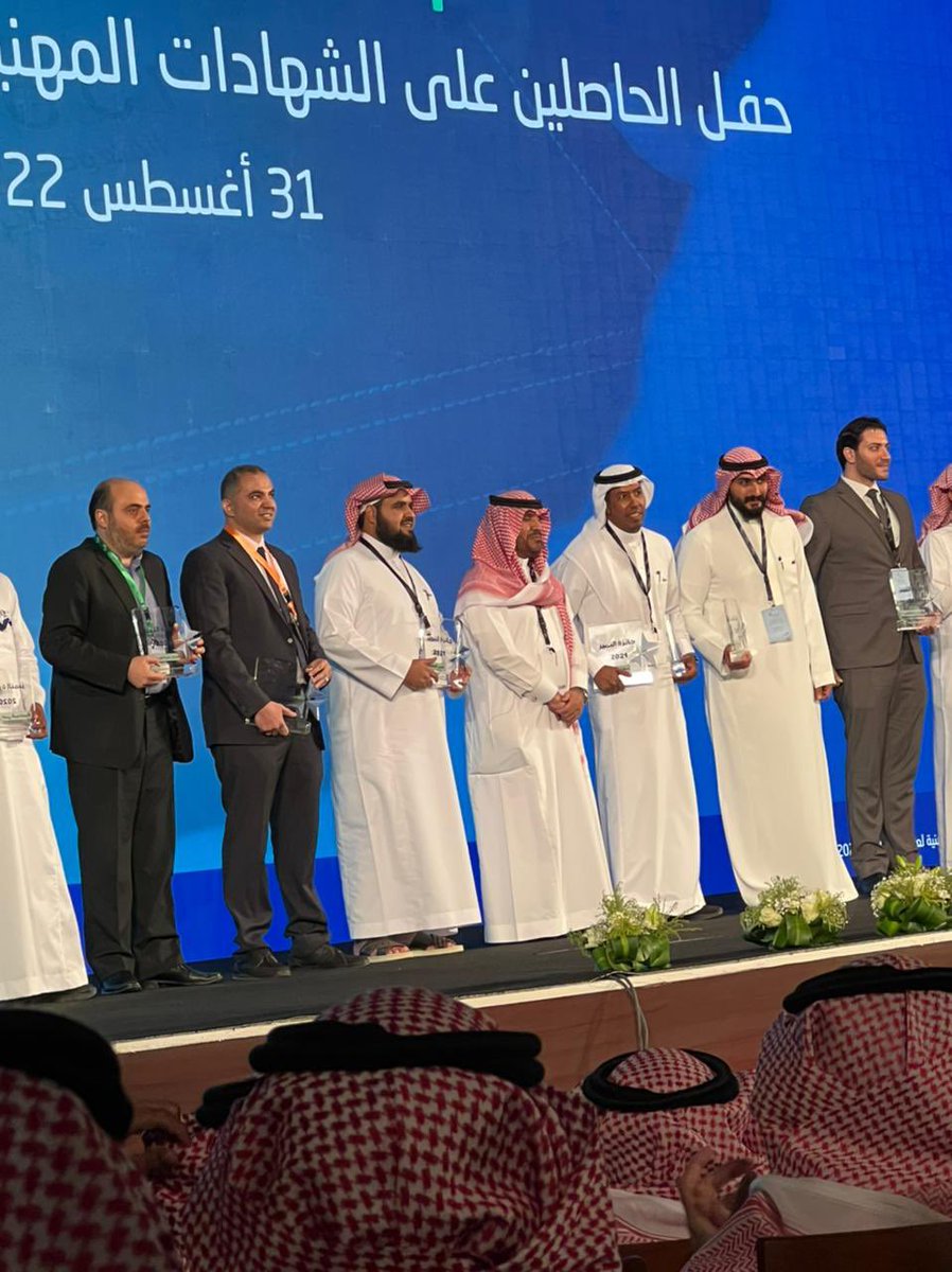 saud387387's tweet photo. الشكر لله جائزة التميز لحصولي على اعلى درجة في مادة فقه المعاملات لعام ٢٠٢٠ وأشكر قائدنا الدكتور أحمد المغامس @DrAmeghames على ما يبذله في سبيل دعمنا وشكر خاص لمن كان سبب رئيسي لحصولي على الزمالة المحاسب القانوني الأستاذ علي الناصر @ain517 
#حفل_الحاصلين_على_الشهادات_المهنية https://t.co/f0GMeBsyBT