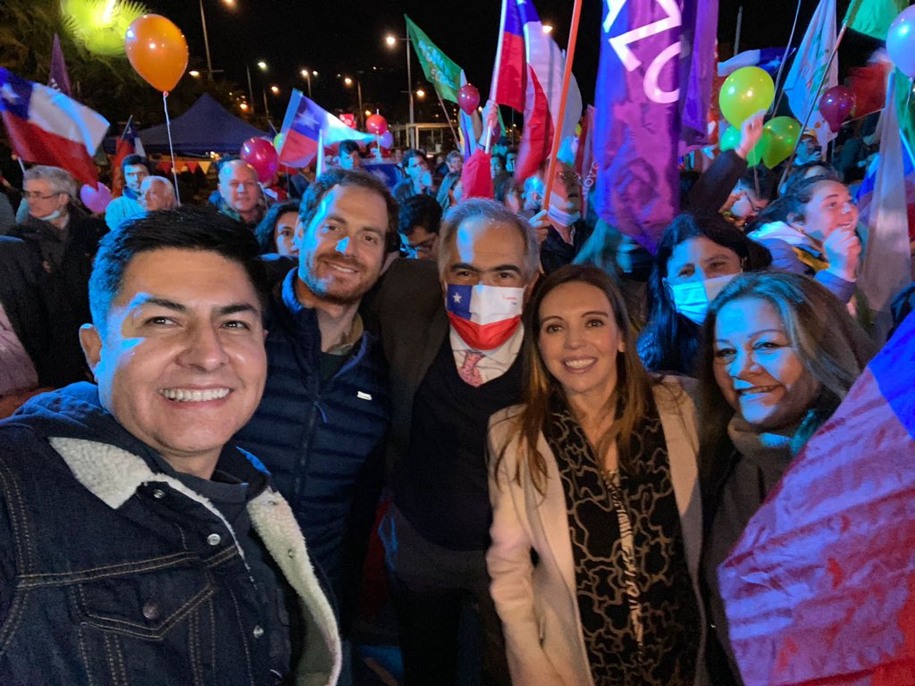 chahuan's tweet photo. En el cierre de la campaña del #RechazoPorAmorAChile en Viña del Mar! Vamos con todo ! Convocatoria ciudadana por el rechazo ! @Cami_FloresO @percymarin @SenadoresRN @RNchile @ruggero_cozzi con esperanza y convicción en el 4 de septiembre ! https://t.co/l7ewna2Wmj