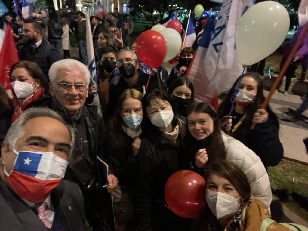 chahuan's tweet photo. En el cierre de la campaña del #RechazoPorAmorAChile en Viña del Mar! Vamos con todo ! Convocatoria ciudadana por el rechazo ! @Cami_FloresO @percymarin @SenadoresRN @RNchile @ruggero_cozzi con esperanza y convicción en el 4 de septiembre ! https://t.co/l7ewna2Wmj