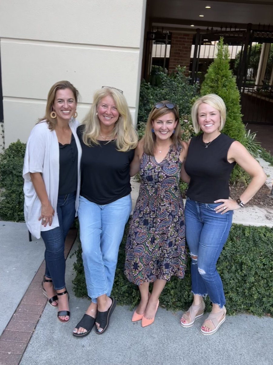 Red Hat brought us together and our friendship has sustained and strengthened over the years. So thankful for this village of badas$ women❤️

#redhatalumni #womenintech #womensupportingwomen