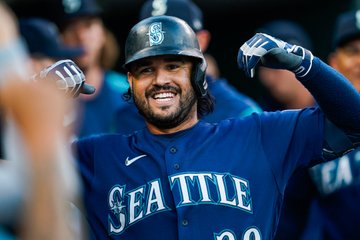 Eugenio Suárez flexes in the dugout. 