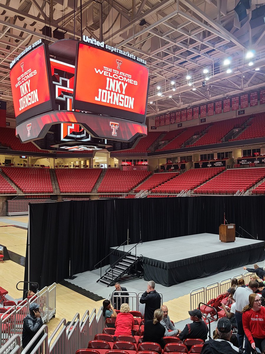 "Don't let your talent take you to a place that your character cannot sustain"
Introduced to his inspirational words in 2015, been driven towards prosperity ever since. Such an honor to finally meet a 🐐