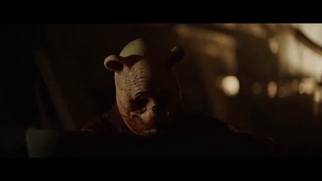 これがあの『クマのプーさん』！？プーさんとピグレットが殺人鬼になったホラー映画が誕生！