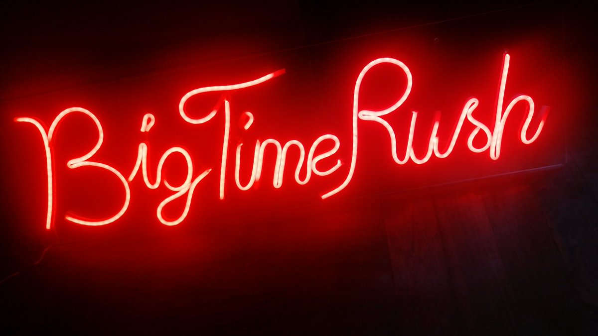 rushersperuchos's tweet photo. Imaginense éste letrero en su habitación 😍🔥🇵🇪🇵🇪 #FOREVERTOURINLIMA #BTRINLIMA #BTRINPERU #COMETOPERU @bigtimerush https://t.co/rC5Su33xQB