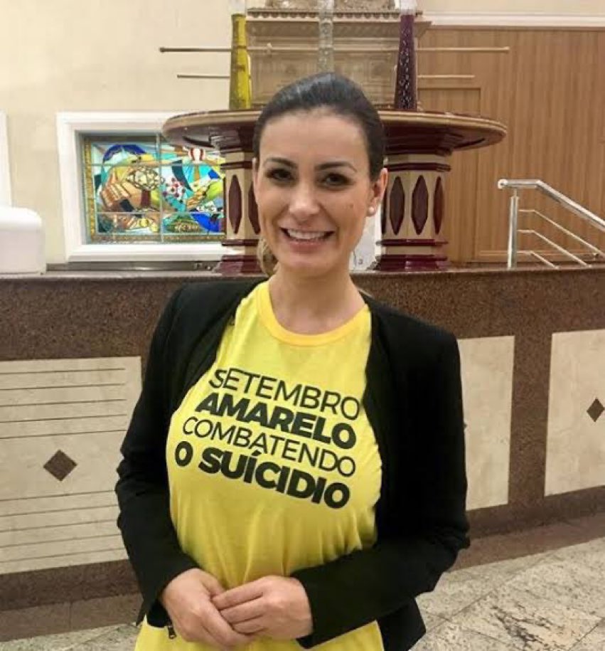 PopTrendsx's tweet photo. começando setembro amarelo depois de passar o ano tdo falando q queria morrer https://t.co/Nnd43YAGRa