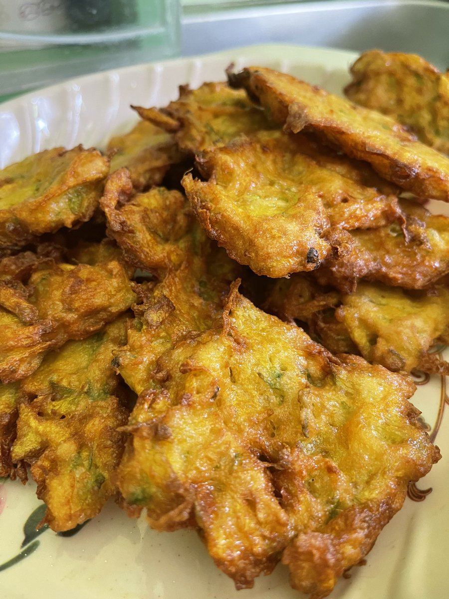 moibismardorego's tweet photo. I really love eating vegetable fritters dipped in aged-vinegar with diced red onions and peppers.
#okoy
#ilokano
#dabisdabis https://t.co/KksXVsrGgA