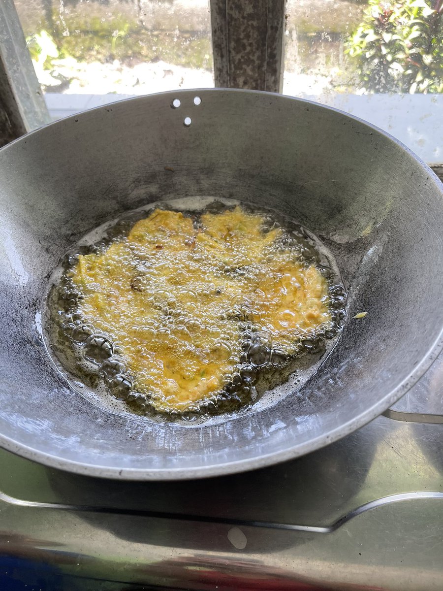 moibismardorego's tweet photo. I really love eating vegetable fritters dipped in aged-vinegar with diced red onions and peppers.
#okoy
#ilokano
#dabisdabis https://t.co/KksXVsrGgA