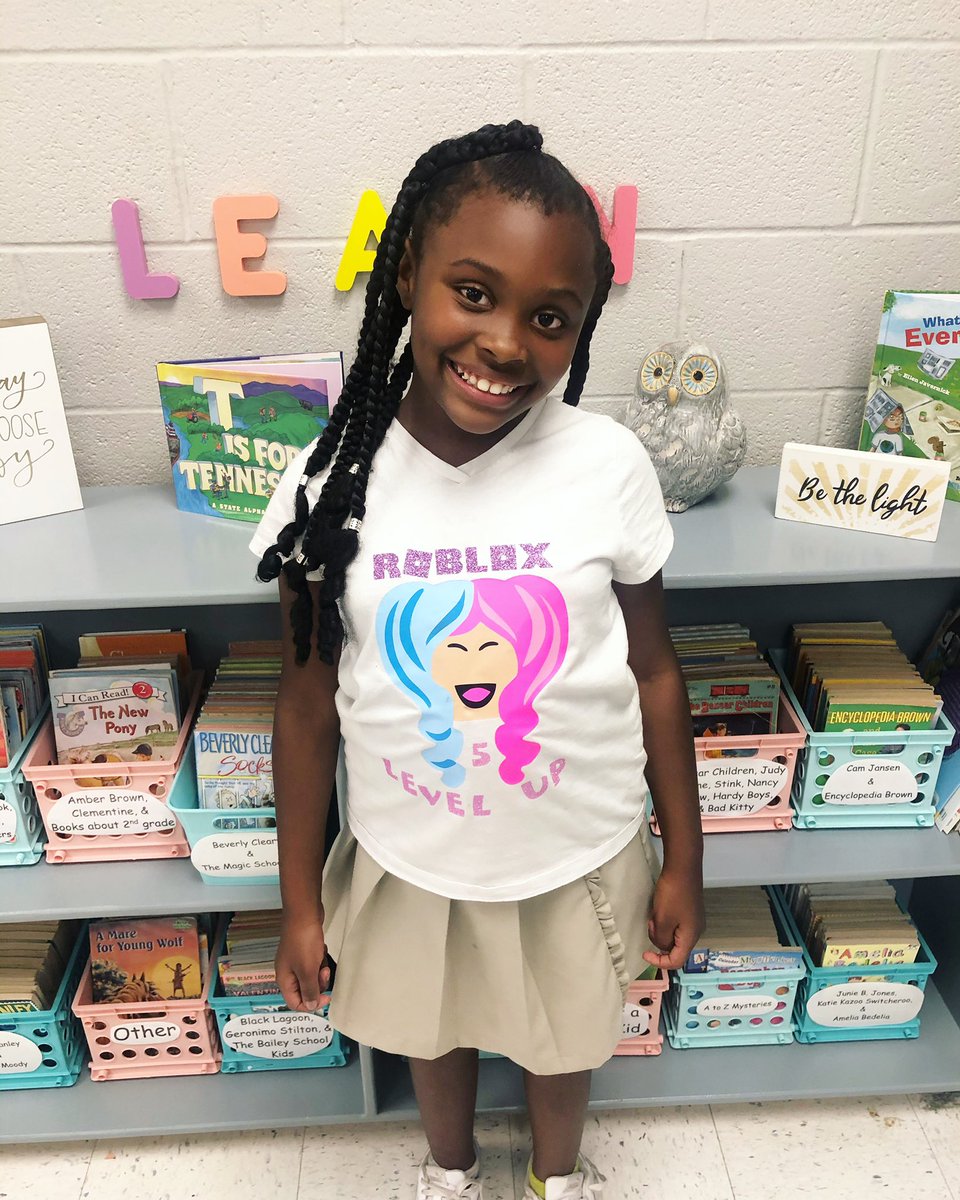 ThelmaBarkerEl's tweet photo. This 2nd grader had a custom shirt made to celebrate our school being a level 5 on our “You’d reached level 5/gaming clothes” day. We have such creative students! #LevelUp #Level5School #BarkerAwesome #proudtobeLION 🦁💜🐾 https://t.co/zgOCPBiaWP
