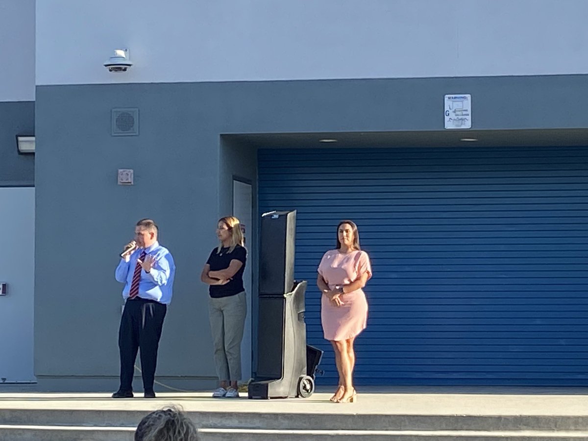 Laura Kindron tweet media