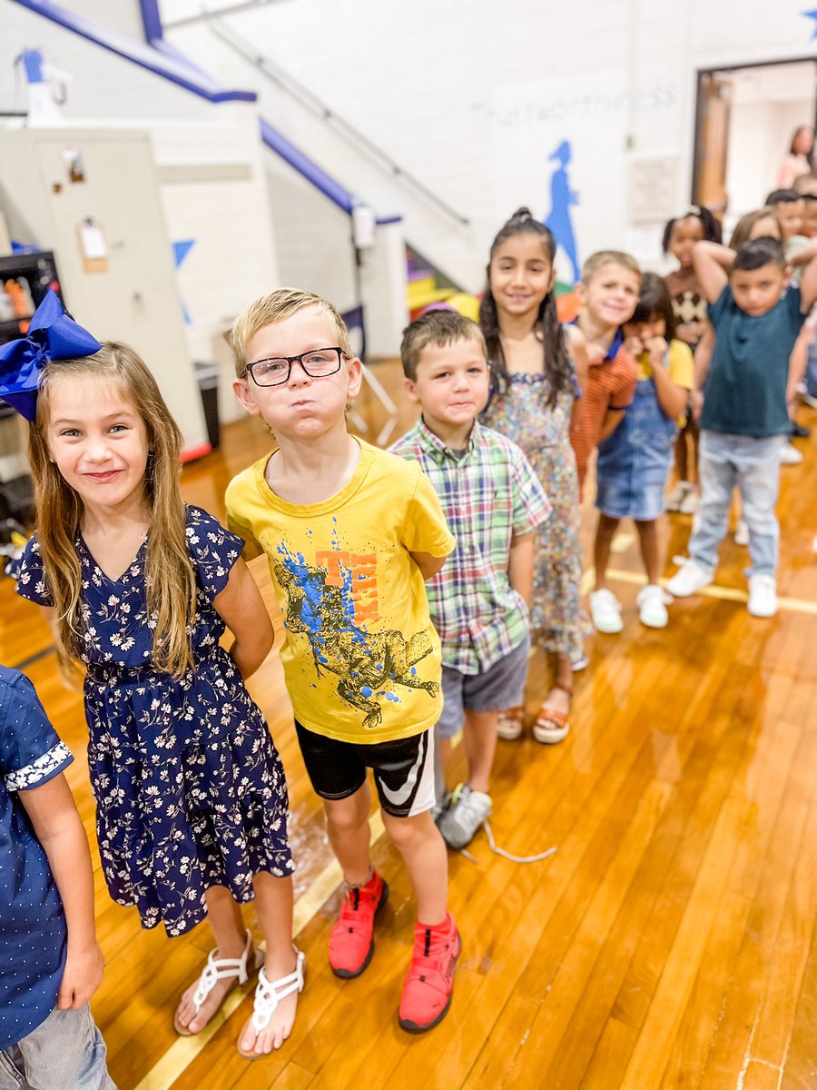 CE_Secretary's tweet photo. Picture day was a success!! #CelebratingCentral https://t.co/4FES4Y8qde