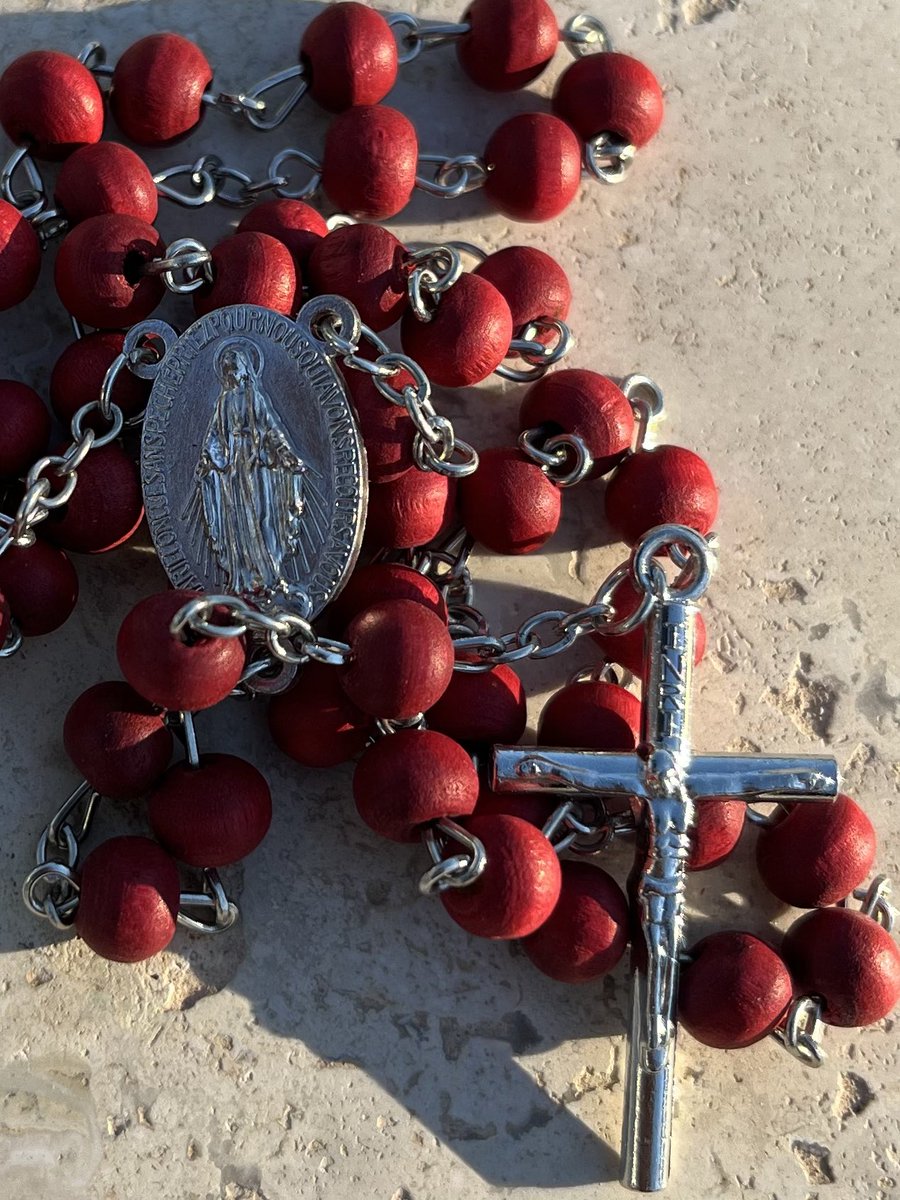 store_catholic's tweet photo. Huge sale on rosaries, necklaces and crucifixes!! Check out these recent price drops!! #catholicstore #CatholicTwitter
https://t.co/2fRGD49cwe https://t.co/fZyL62OsYP