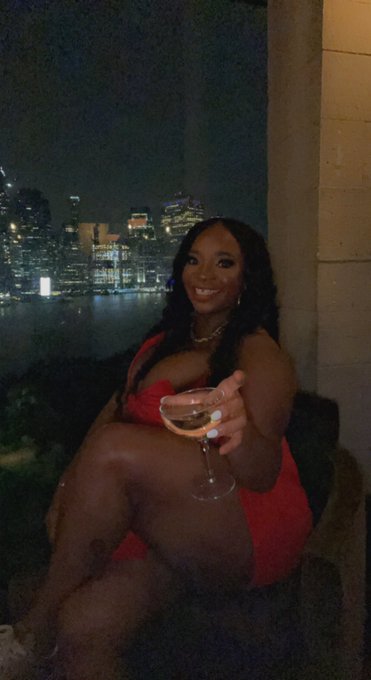 Elegant Bihhh With A Whole Glow 🍷 #thick #bossbabe #brooklyn https://t.co/4VbFmQHkJZ<a href="/tag/thick"class="tags">#thick</a><a href="/tag/bossbabe"class="tags">#bossbabe</a><a href="/tag/brooklyn"class="tags"><span>#brooklyn</span></a>