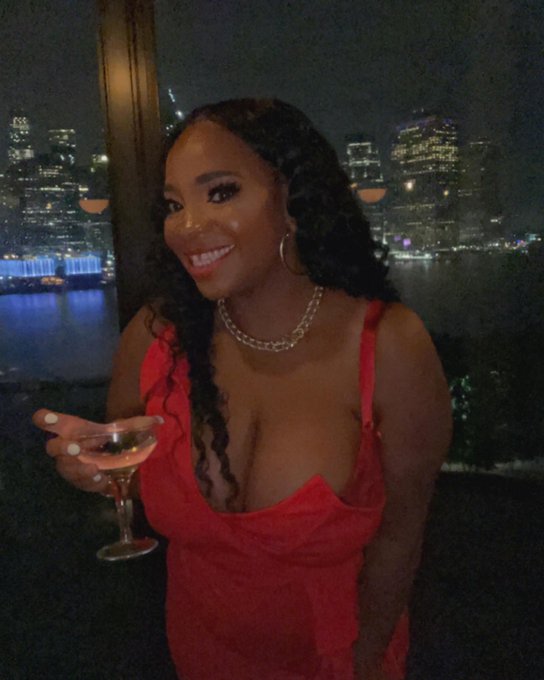 Elegant Bihhh With A Whole Glow 🍷 #thick #bossbabe #brooklyn https://t.co/4VbFmQHkJZ<a href="/tag/thick"class="tags">#thick</a><a href="/tag/bossbabe"class="tags">#bossbabe</a><a href="/tag/brooklyn"class="tags"><span>#brooklyn</span></a>