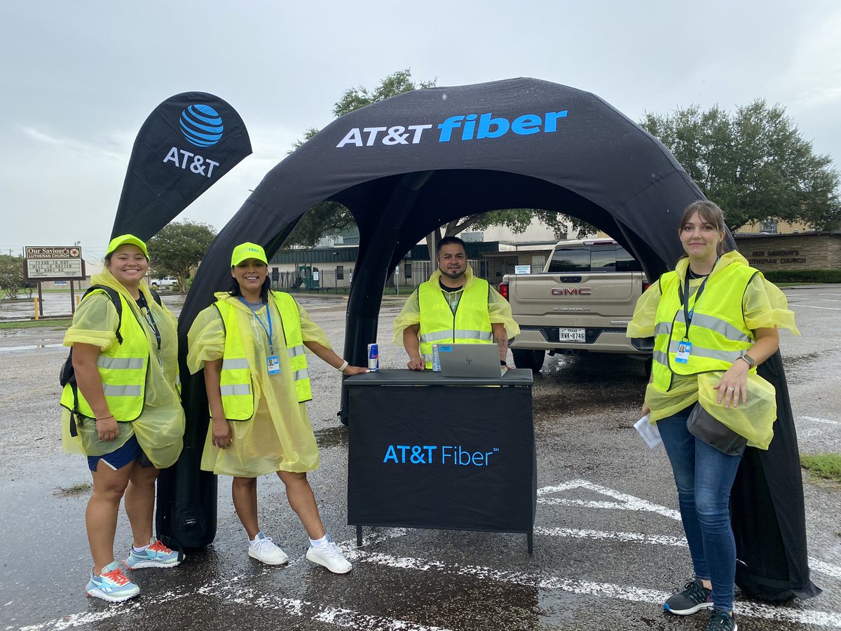 CarrizalesJudy's tweet image. Major shoutout to @FEL_liannalove for all her dedication to the #VictoriaTXFiber builds! This community is ready and super excited! Shoutout to the Fiber Sales Team &amp;amp; Retail teams! All great things ahead! #STXFiberFlex @JeremiahSchmit5 @holland_marci @LuisSilva_STX @JRBenitezSTX