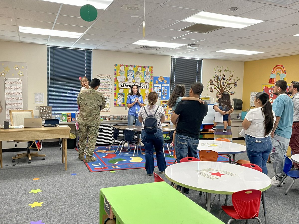 glenmorejets's tweet photo. Thank you, parents, for joining us this week during our parent information nights!  And, thank you, teachers, for your time and dedication preparing such thorough classroom and grade-level information to our parents!  Here’s to a wonderful 2022-2023 School Year! 💚✈️ https://t.co/sz9ITeUulM