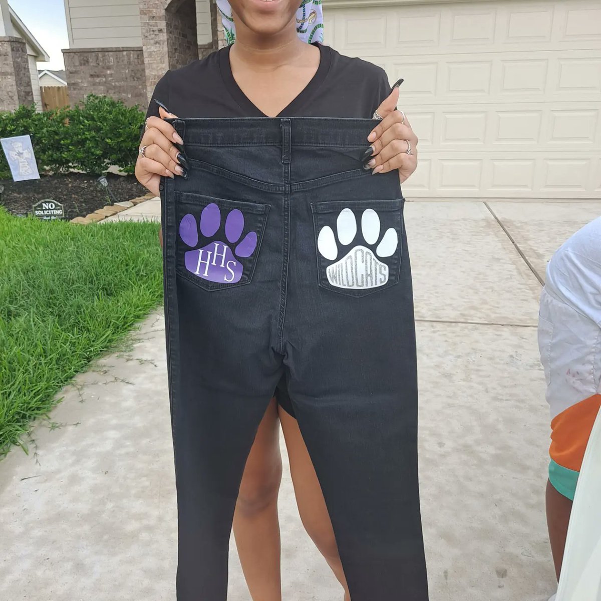 I asked and she delivered...Thanks @AliciaWrightGraves for coming through at the last minute to make my granddaughter Mariyah's sophomore year homecoming a success...we are forever grateful for your talent❣️
#ShesOneHappyGirl
#HumbleWildcats
#Homecoming2022
#ShesClassOf2025