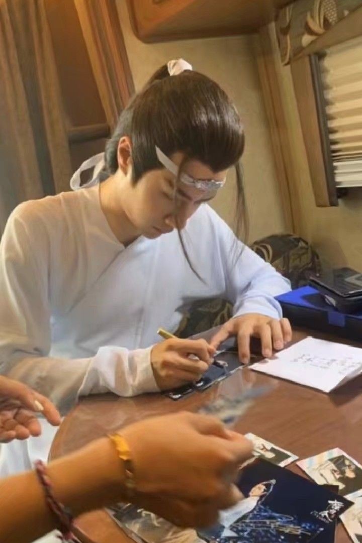 sevgili günlük;
yerle bir oldum yarla bir olamadim