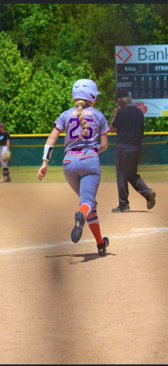 kierstnelson's tweet photo. Class of 2024, what we’ve all been waiting for “the season”… i’m speaking for everyone when I say I can’t wait to see what the future holds for me and each and everyone of us, truly couldn’t imagine life without this game!!❤️#sept1 https://t.co/dFZ6oinIgk