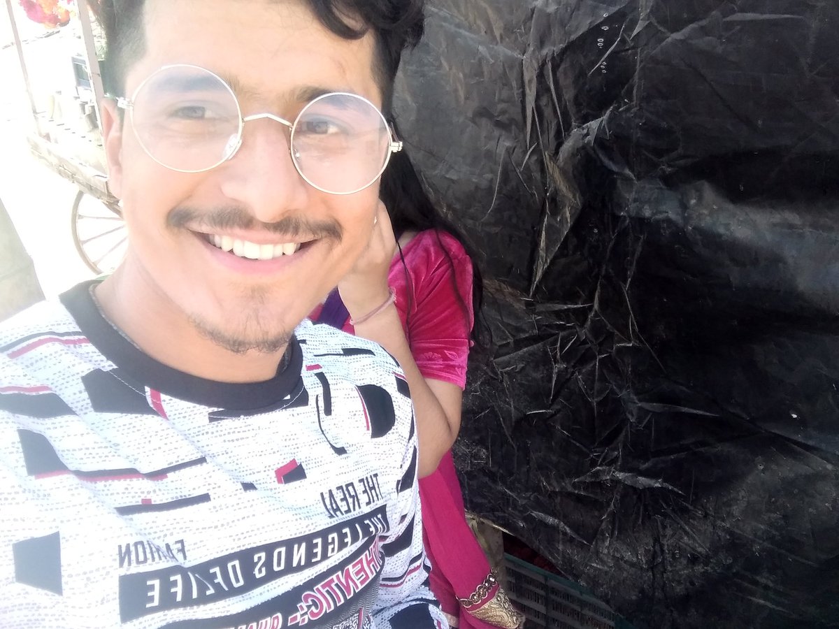 आफैं मुस्काउ मुसुक्क जुनतारा टिपि कोही दिंदैन…!😊❤️