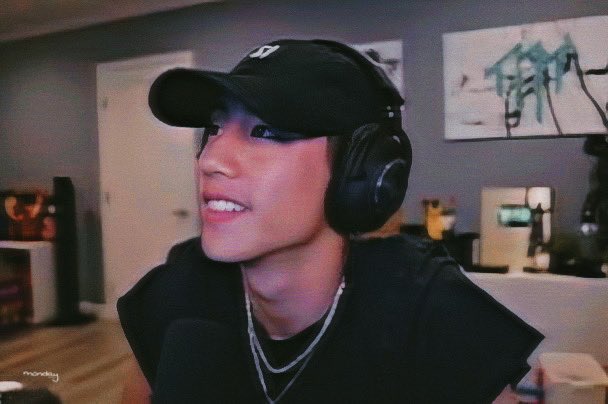 0409SAT's tweet photo. εїз 🎮 𝘛𝘶𝘢𝘯𝘻𝘺  🎧 ꕀ

#theotherside #faraway  
#MarkTuan #마크 #段宜恩 #GOT7 @marktuan https://t.co/6qKfTFQwlh