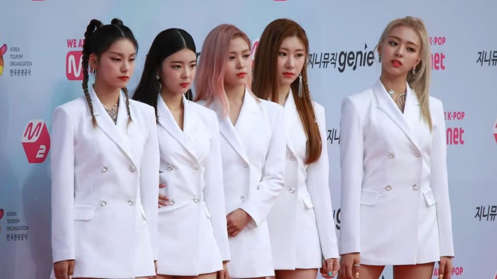 SeoulJournal's tweet photo. Itzy is a K-Pop group formed under JYP Entertainment. The group performed this past weekend at KCON in LA. Up next, a Japan single titled "Blah Blah Blah," to be released 10/5
Photo by KATV - [4K 있지 (ITZY) 2019 MGMA 레드카펫 영상 @190801], CC BY 3.0, https://t.co/UnU5kxQcqx https://t.co/60zGSXeY0z