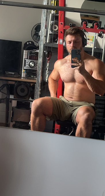 Home workout kinda day 👅 https://t.co/WFzhyLqvVh<a href="/tag/bigdickproblems"class="tags"><span>#bigdickproblems</span></a>