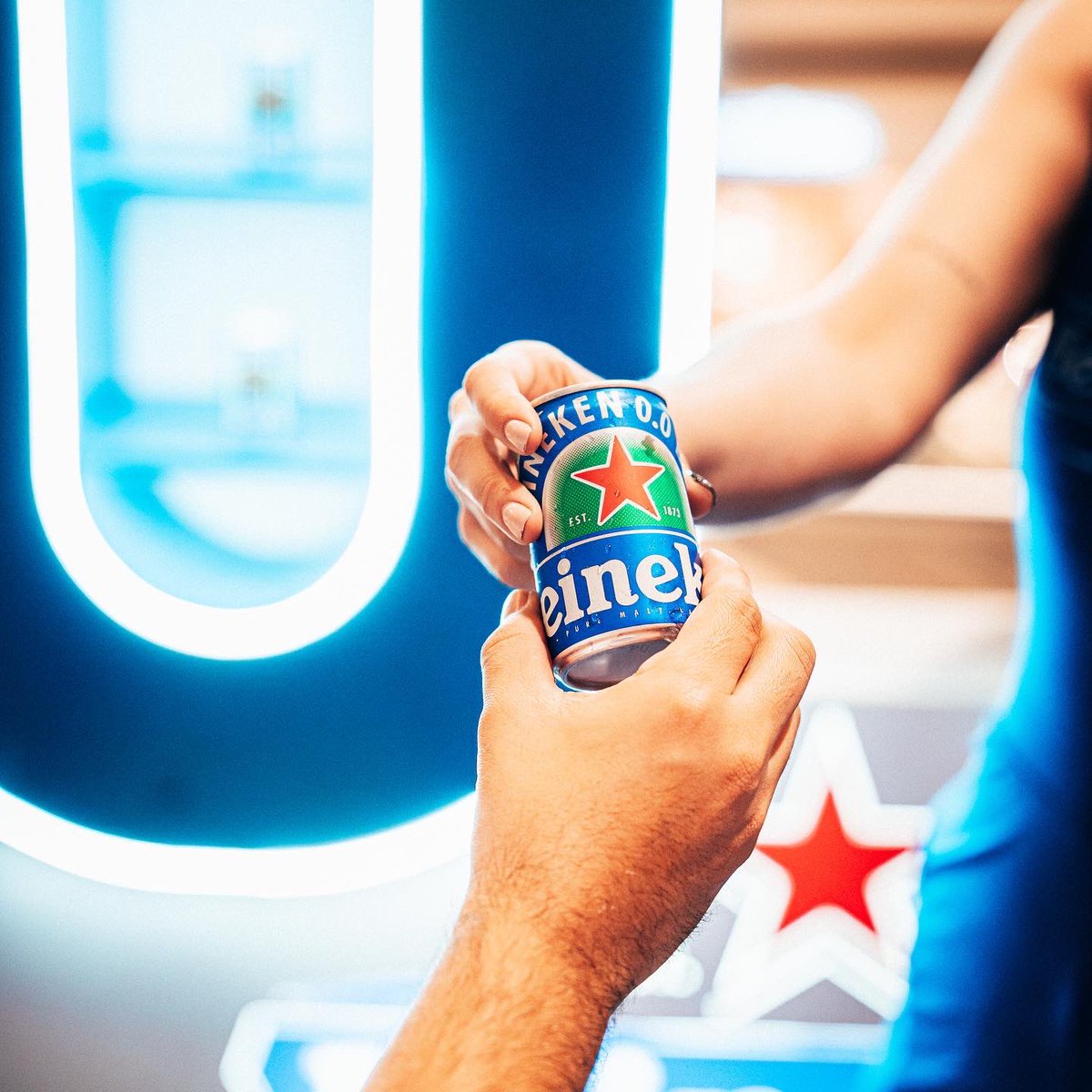 heifilms's tweet photo. La mejor manera de encarar un evento encubierto es con una cervecita 🍻😎 y que mejor que con @heinekenpy 🤩 quienes se sumaron a esta gran #AvantPremiere de #PedroUndercover 🦅🔥

#paraguay #cinenacional #heifilms #avantpremiere https://t.co/Ny8ZNGIeUd