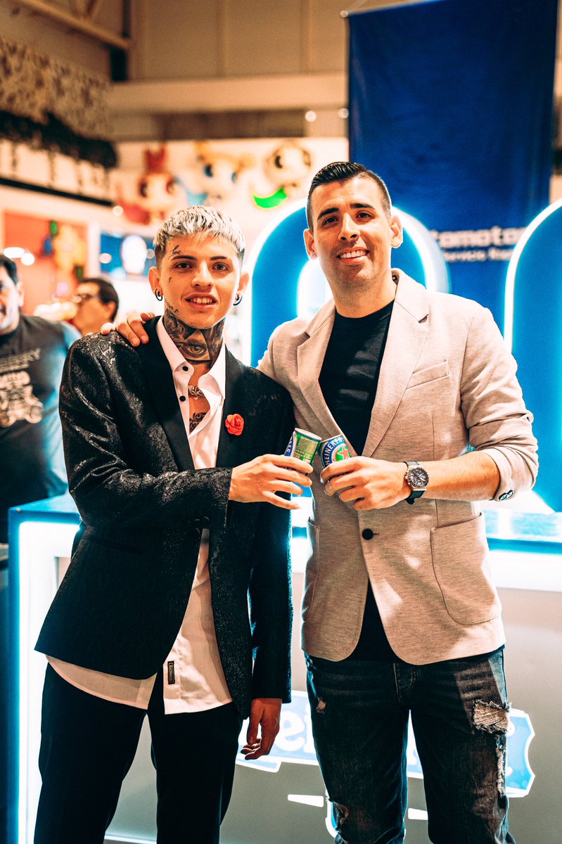 heifilms's tweet photo. La mejor manera de encarar un evento encubierto es con una cervecita 🍻😎 y que mejor que con @heinekenpy 🤩 quienes se sumaron a esta gran #AvantPremiere de #PedroUndercover 🦅🔥

#paraguay #cinenacional #heifilms #avantpremiere https://t.co/Ny8ZNGIeUd
