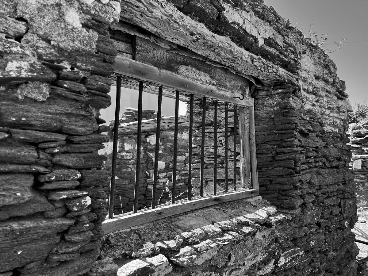 nikosinath's tweet photo. Sifnos from my black and white eye https://t.co/GqtT2iavtW
