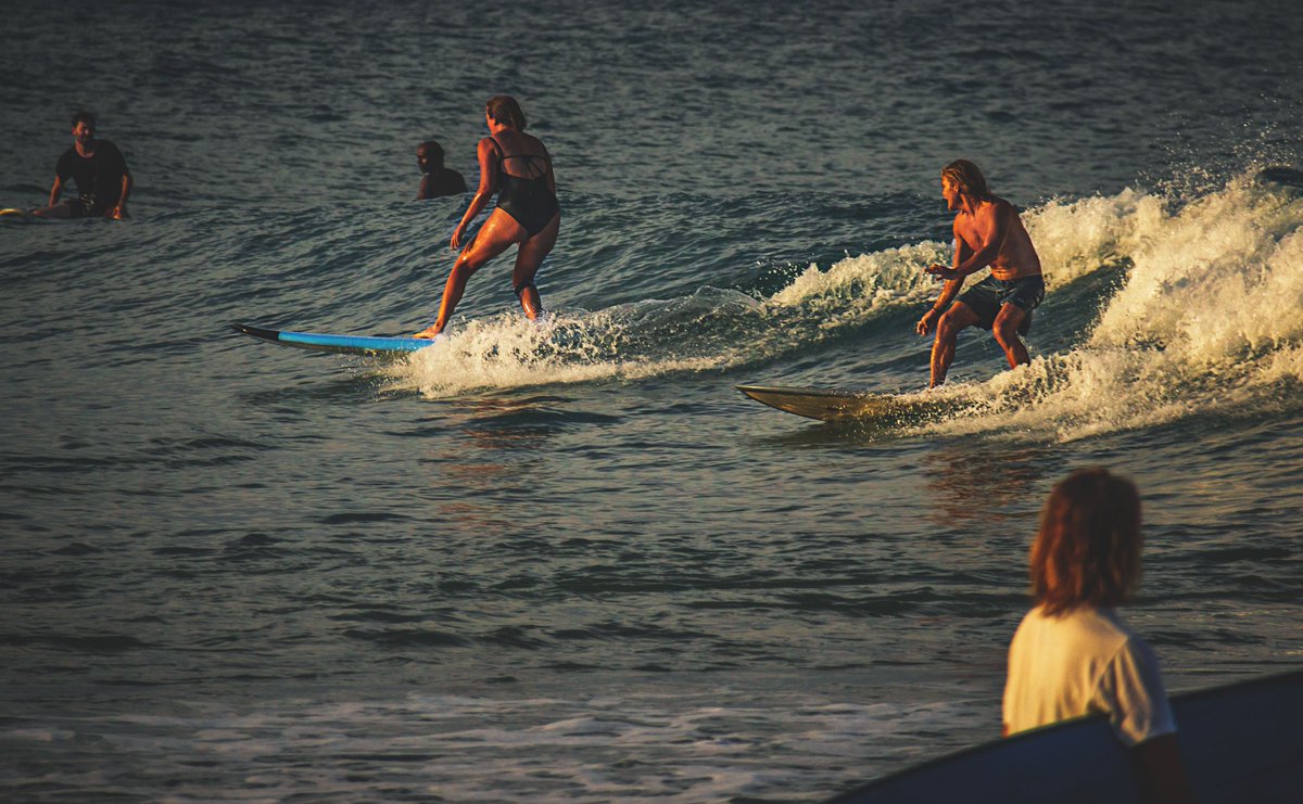 S_MorningLight's tweet photo. #SURFERS AT #SUNSET, ARUGAM BAY
#MainPoint, #ArugamBay. May 2022. More@ https://t.co/NofEUd4qTf
#sportsphotography #travelphotography #beachholiday #bestsurfspots #destination_SriLanka #goldenhour #indianocean #sea #sosrilanka #SriLanka #srilankanholiday #surfbeach #canonsrilanka https://t.co/glZ9c7Pm3W