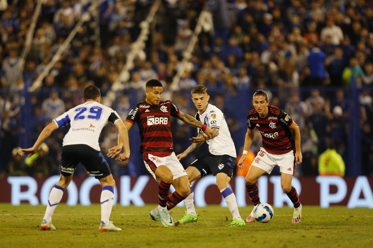 Flamengo's tweet photo. Tô querendo DESARMAR de novo... 🎵

#CRF #VamosFlamengo 

📸 @gilvandesouza9 / CRF https://t.co/6VFfL5TuQg