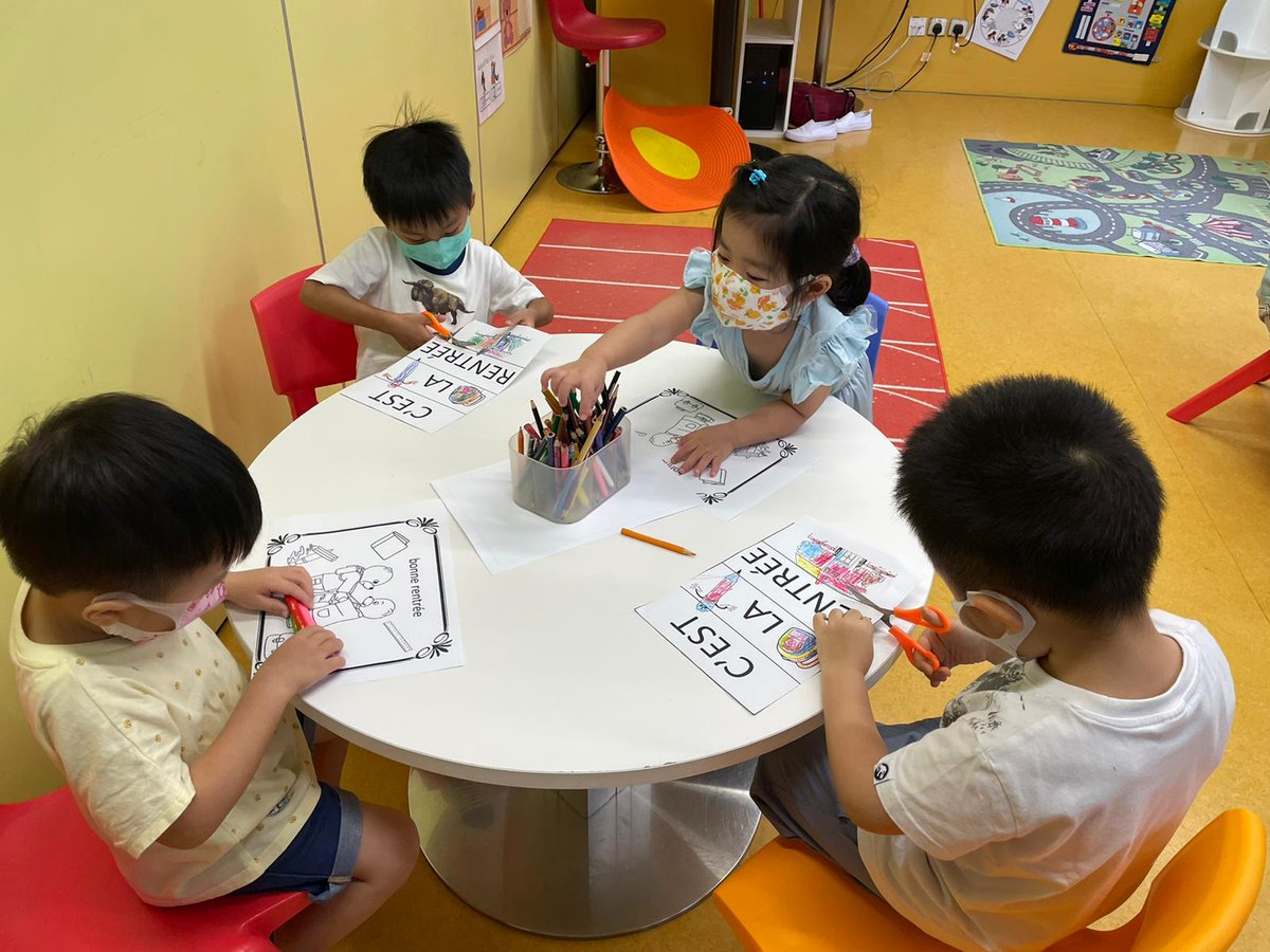 JalilaAzizi's tweet photo. Ça y est c'est la rentrée ! Après 2 mois de summer Camp les preschoolers @afhongkong ont repris les cours réguliers. Bonne humeur et sérieux sont au rendez-vous. #fleprecoce #maternelle
#ApprendreEnsAmusant #afhk https://t.co/U0SQJK8Zfv
