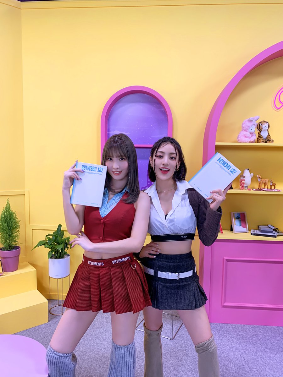JYPETWICE's tweet photo. MOMO &amp; JIHYO's 
"Pathfinder Ver." is here!
ONCE💕We want to see your #MY_BETWEEN1and2  ✌🙌

https://t.co/uT33FA6Rkk

❣Get "BETWEEN 1&amp;2" HERE👇
https://t.co/HsPjI5xRMr

#TWICE #트와이스 #BETWEEN1and2 #TalkthatTalk https://t.co/z11BAJfjej