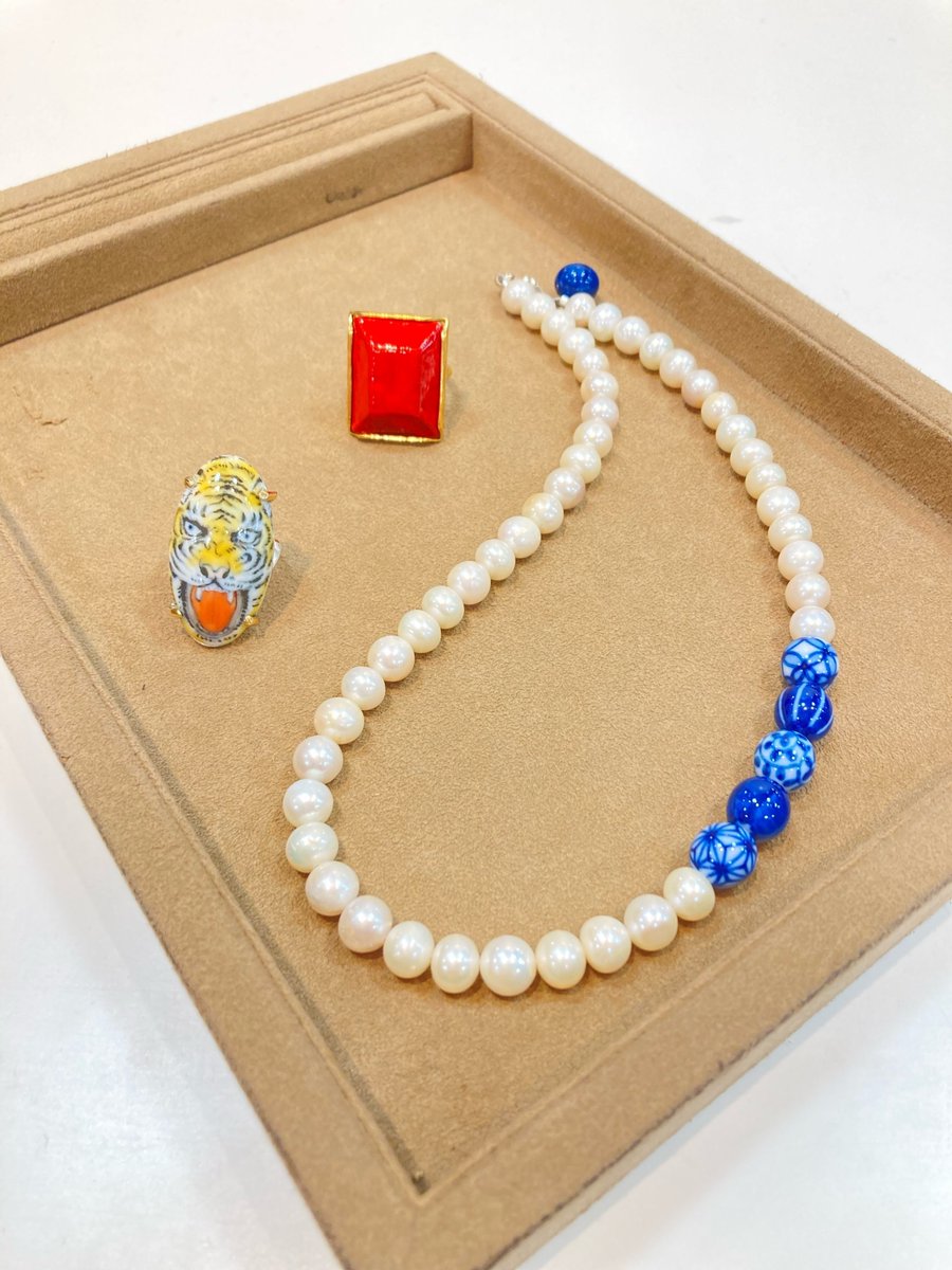 mitsukoshi_nh's tweet photo. 「Calling BEAMS CRAFTS IN THE MAKING」

重要無形文化財の久留米���を取り入れたブランド＜#CATHRI＞と、佐賀県の陶磁器を使ったジュエリーブランド＜HIZEN jewelry＞、兵庫レザーを使った＜HYOGO LEATHER＞をご紹介中です😊新作オーダーも承っております。

〜9月6日(火)
本館5階 スペース#5 https://t.co/tJNwIQXfJi