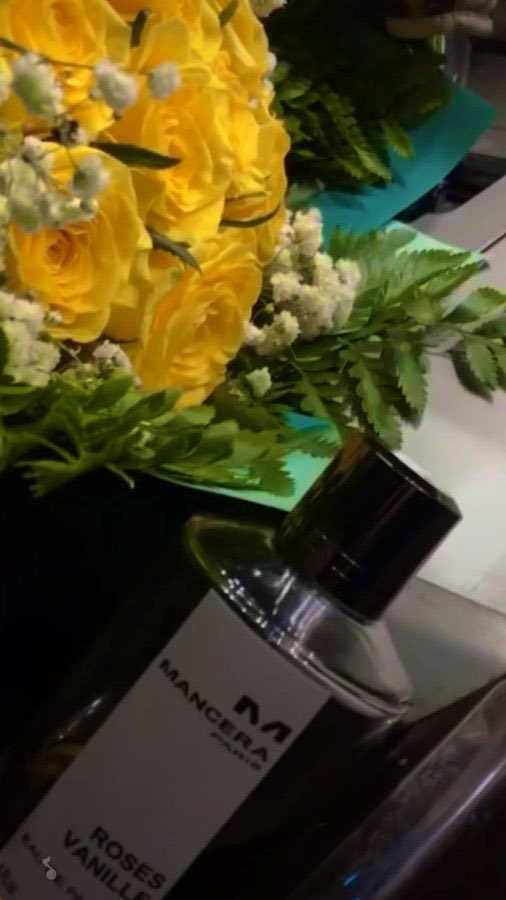 والله انك ماتفارقني حتى لو قل الكلام 
ومثل ماقال محمد عبده ..
"تجيني فالاغاني فالسوالف في سؤال الحال"..🍒