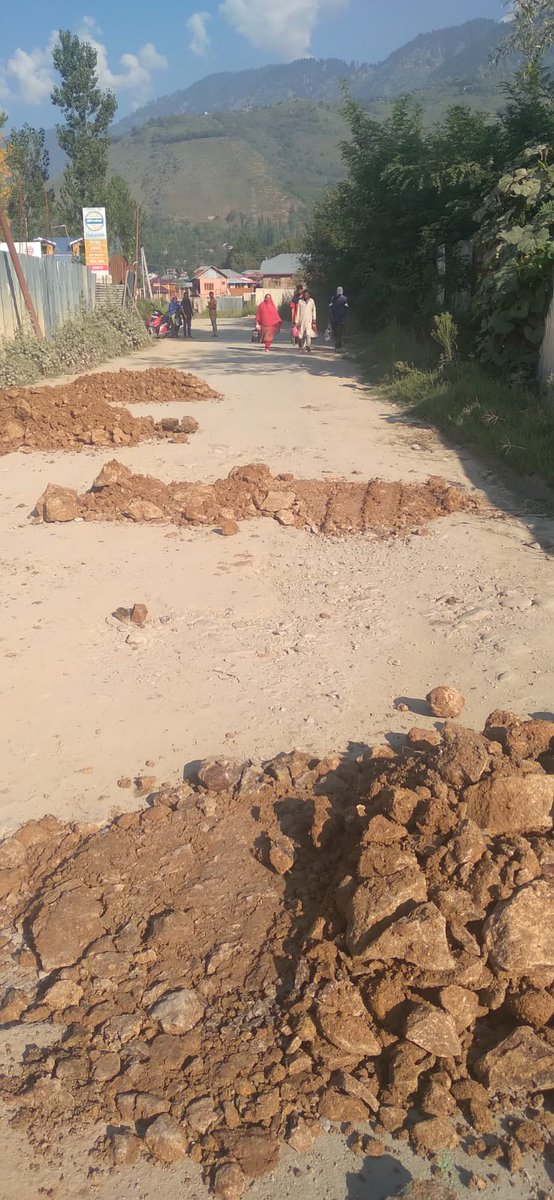 Inam65295377's tweet photo. Good morning Bandipora, Enjoy Safe And Smooth Driving On Kaloosa Gurdal Road ..#A Tribute To PMGSY Bandipora.@OfficeOfLGJandK @manojsinha_ @JKgrievance @owais_ias @dcbandipora How Long More Than 60000 Population Will Suffer. It Had Been Now Past Three Years Since PMGSY Start Work https://t.co/7LfMFbrVUV