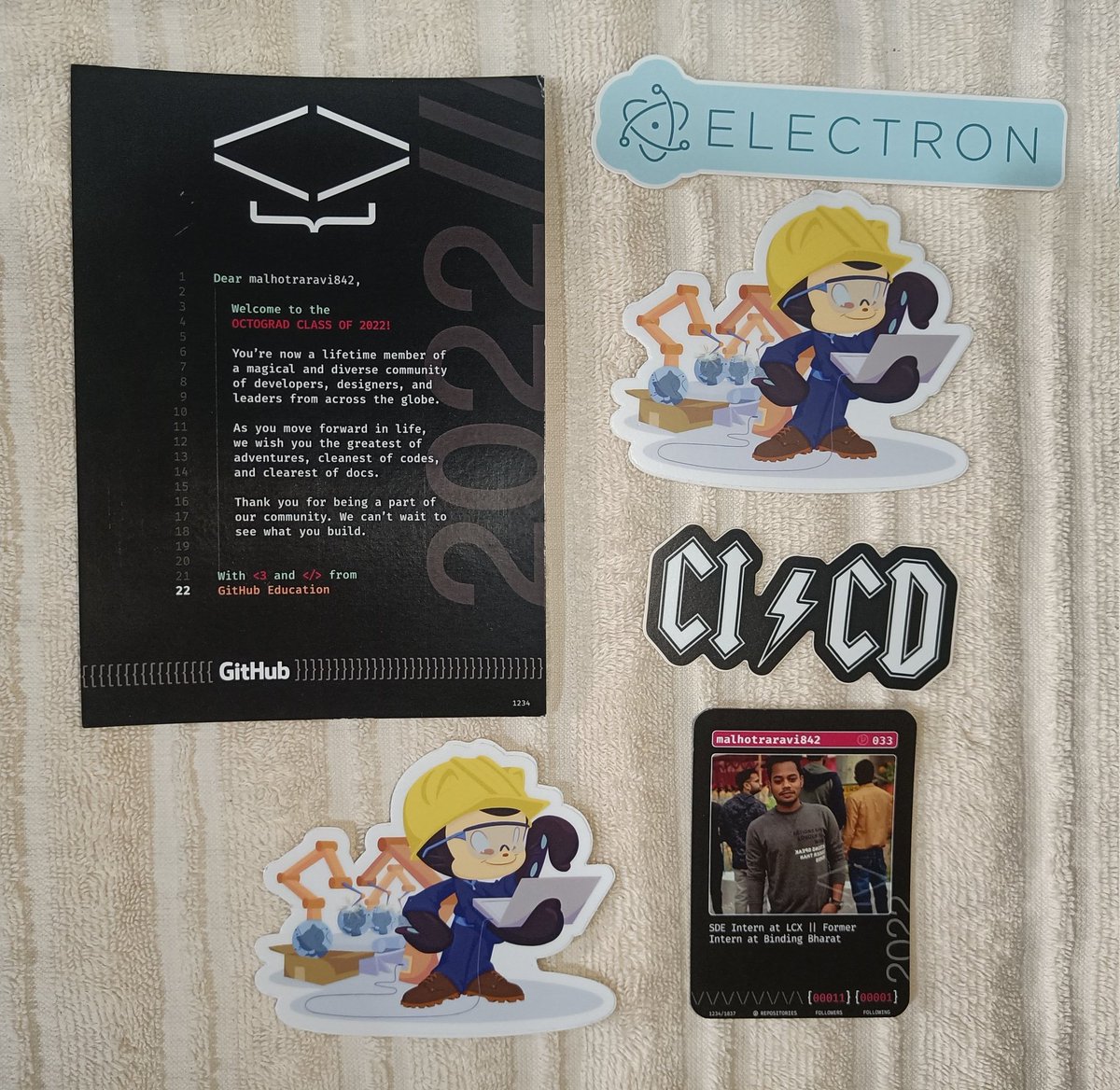 ravichaudhary8_'s tweet image. Finally got my Virtual graduation kit from GitHub. Thank you so much @GitHubEducation for this awesome kit. 😍🔥💯🥳
#GithubGraduation #Classof2022 #github