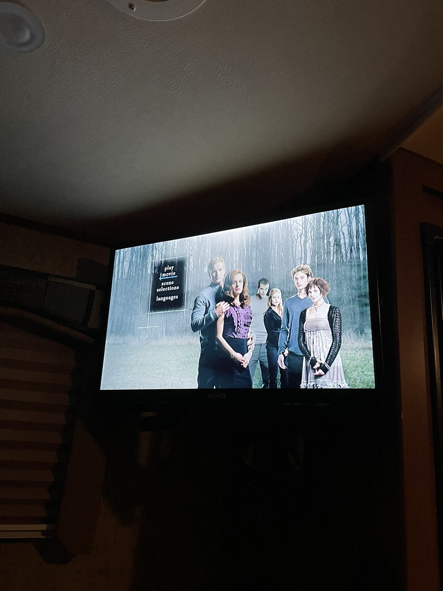 aramos_731's tweet photo. watching twilight in Forks! I’m living my dream 🧛🐺 https://t.co/wDBTuv2ULz