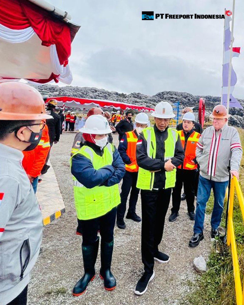IDFreeport's tweet photo. Presiden RI Joko Widodo (@jokowi) bersama rombongan berkunjung dan melihat sejarah pertambangan PT Freeport Indonesia (PTFI) di area Grasberg, pada 1 September 2022. https://t.co/SN6rm1Ig3t