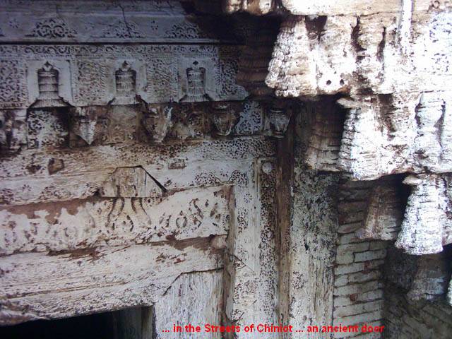 ChiniotOld's tweet photo. In the streets of #chiniot #prepartition #woodwork #doors #Antique https://t.co/sQ7kRXIFeb