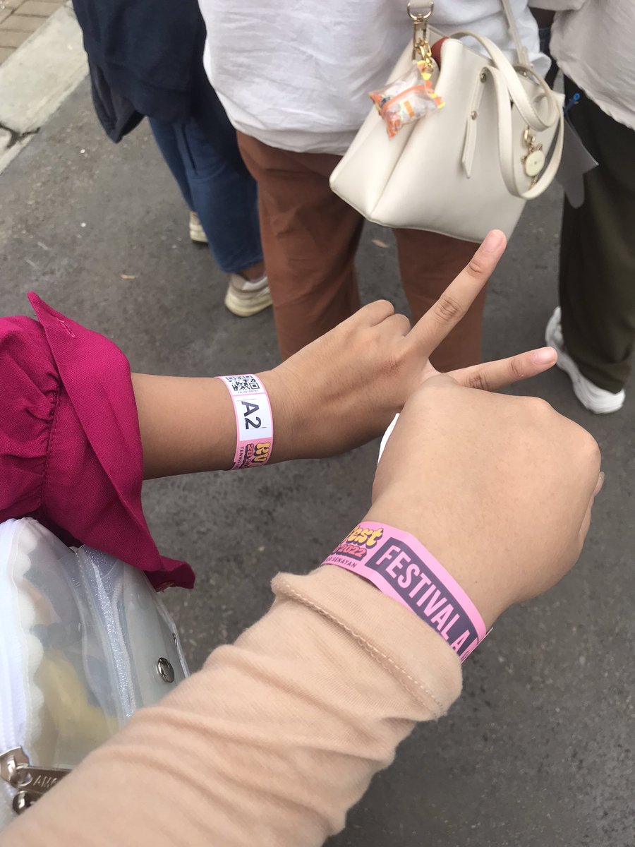 sparklingchuu_'s tweet photo. Untung bgt nemu akun @wasurbaby | puasssss polllll liat mereka sedeket ini😭🙏🏻 https://t.co/bZKfqGVk3k