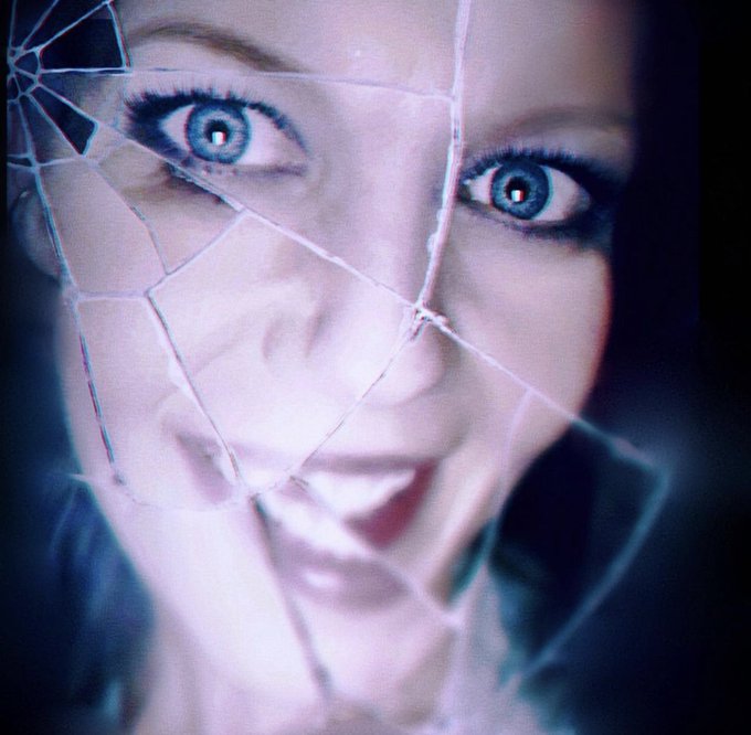 🎶 🎵 Love &amp; hope &amp; sex &amp; dreams, are still surviving on the street. Look at me, I'm in tatters. I'm shattered<a href="/tag/throwbackthursday"class="tags"><span>#throwbackthursday</span></a><a href="/tag/helloseptember"class="tags"><span>#helloseptember</span></a>