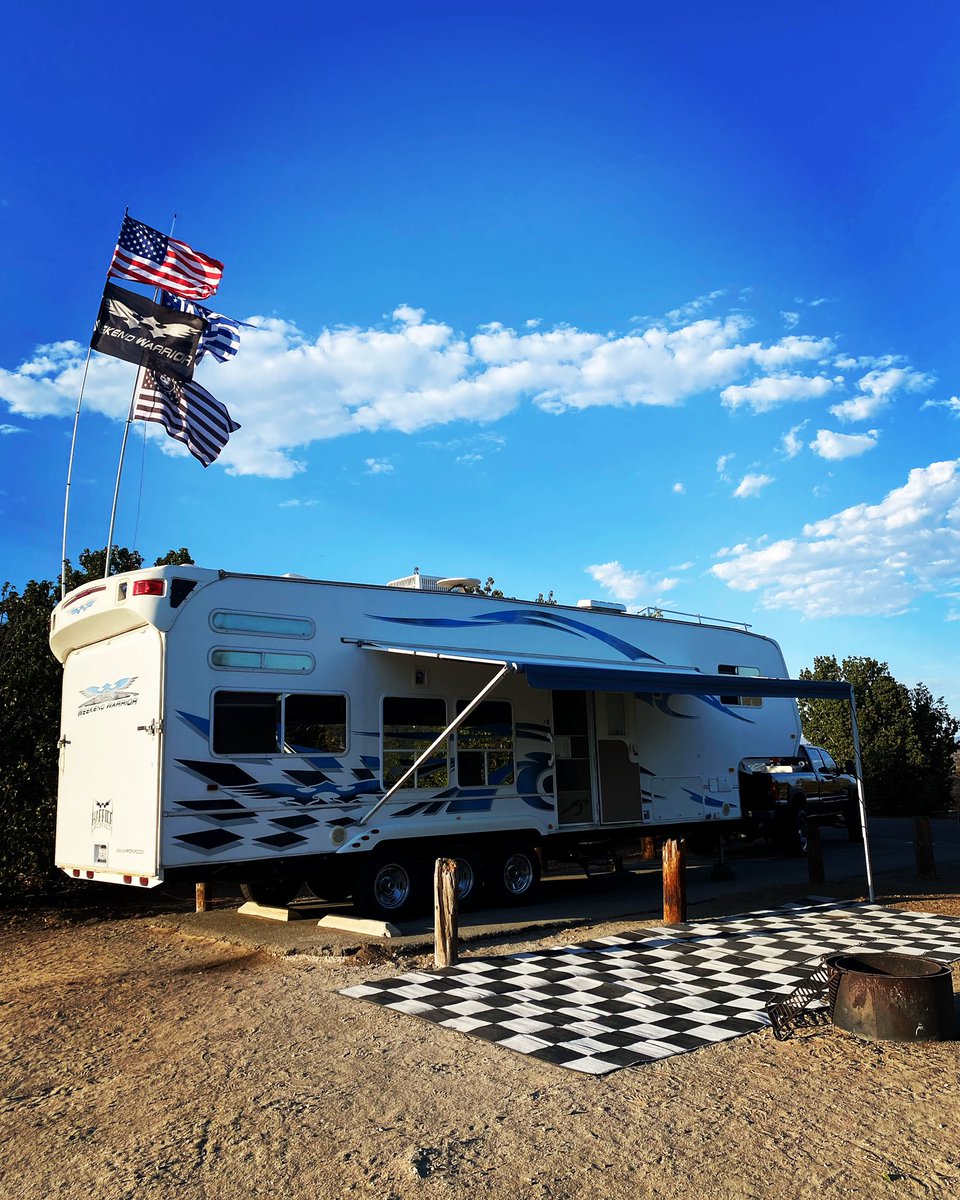 GeePuttznGee's tweet photo. Unhooked…all set up…beer time…ready for the weekend 🍺🤘🏽 #camping #weekendwarrior https://t.co/H93LiNr1NI