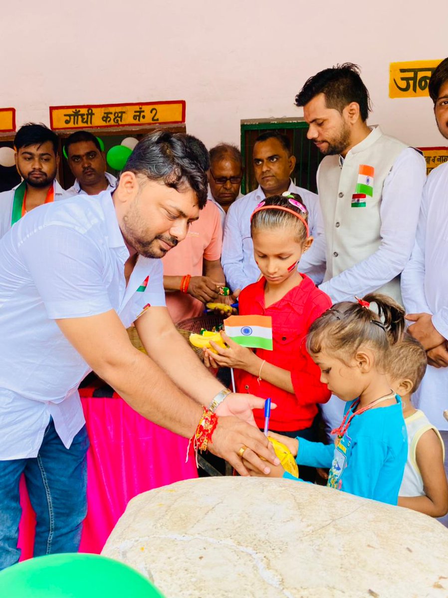 Upendragautamb3's tweet photo. खुश रहना अच्छी आदत है मगर बच्चों
की खुशी में खुश रहना बेहतरीन आदत है
........  💞
@BJP4India @BJP4UP https://t.co/cDfFJSlHA9