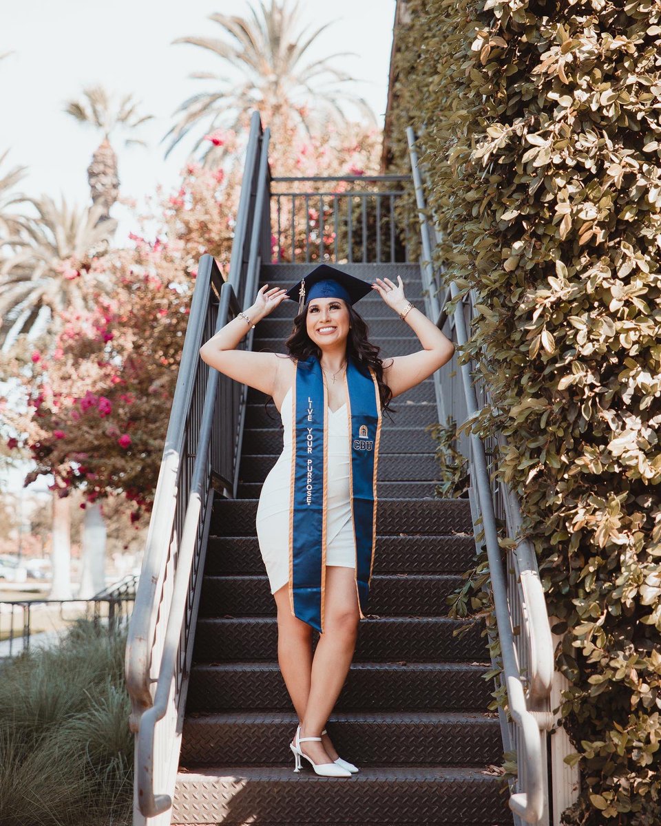 marzzochoa's tweet photo. August was a HUGE month for me. August was full of blessings✨🕊I am forever grateful. Thank you God! ✨💚#MastersGraduation #2022 #WalkItOutPt3 #Bendiciones #Integra https://t.co/RlEg04h62m