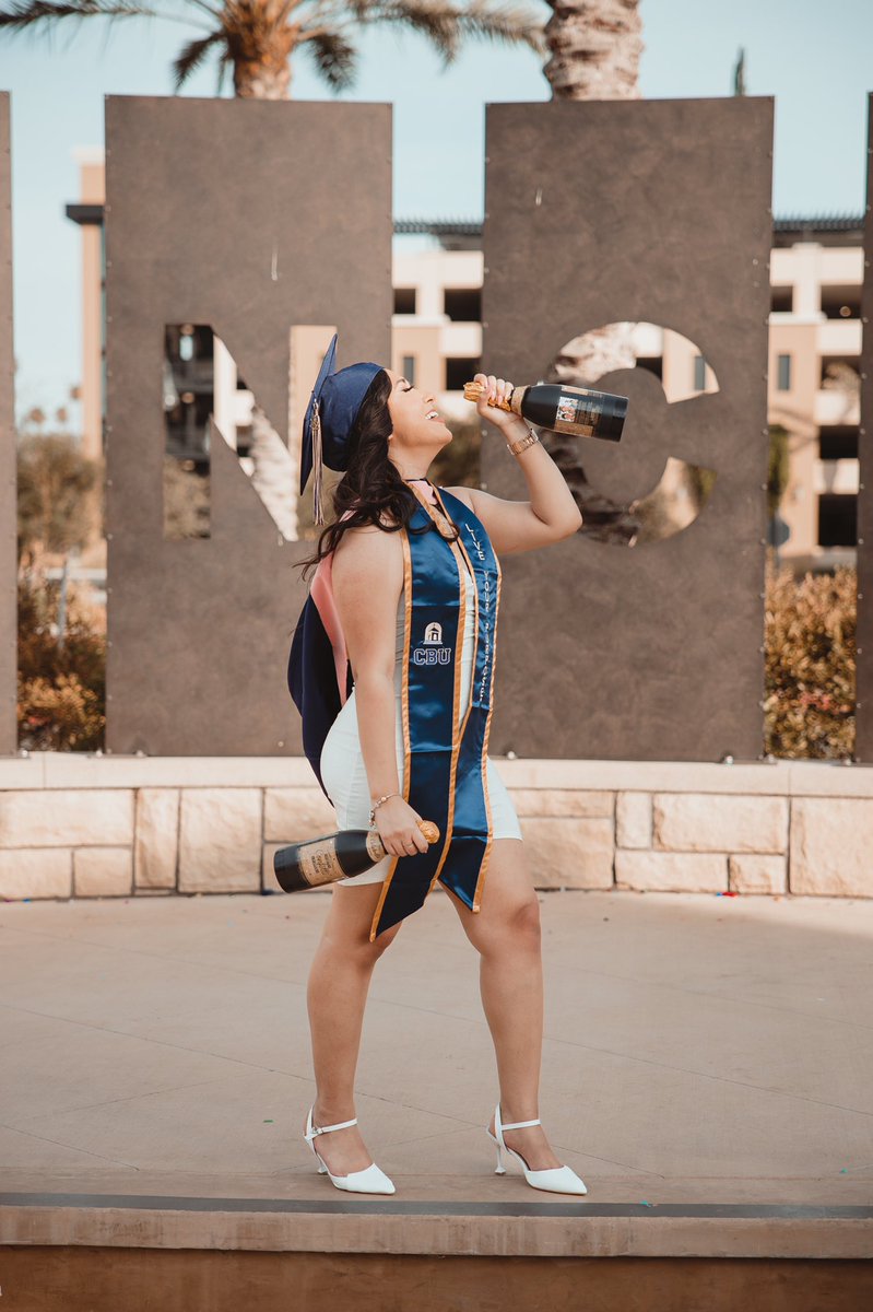 marzzochoa's tweet photo. August was a HUGE month for me. August was full of blessings✨🕊I am forever grateful. Thank you God! ✨💚#MastersGraduation #2022 #WalkItOutPt3 #Bendiciones #Integra https://t.co/RlEg04h62m
