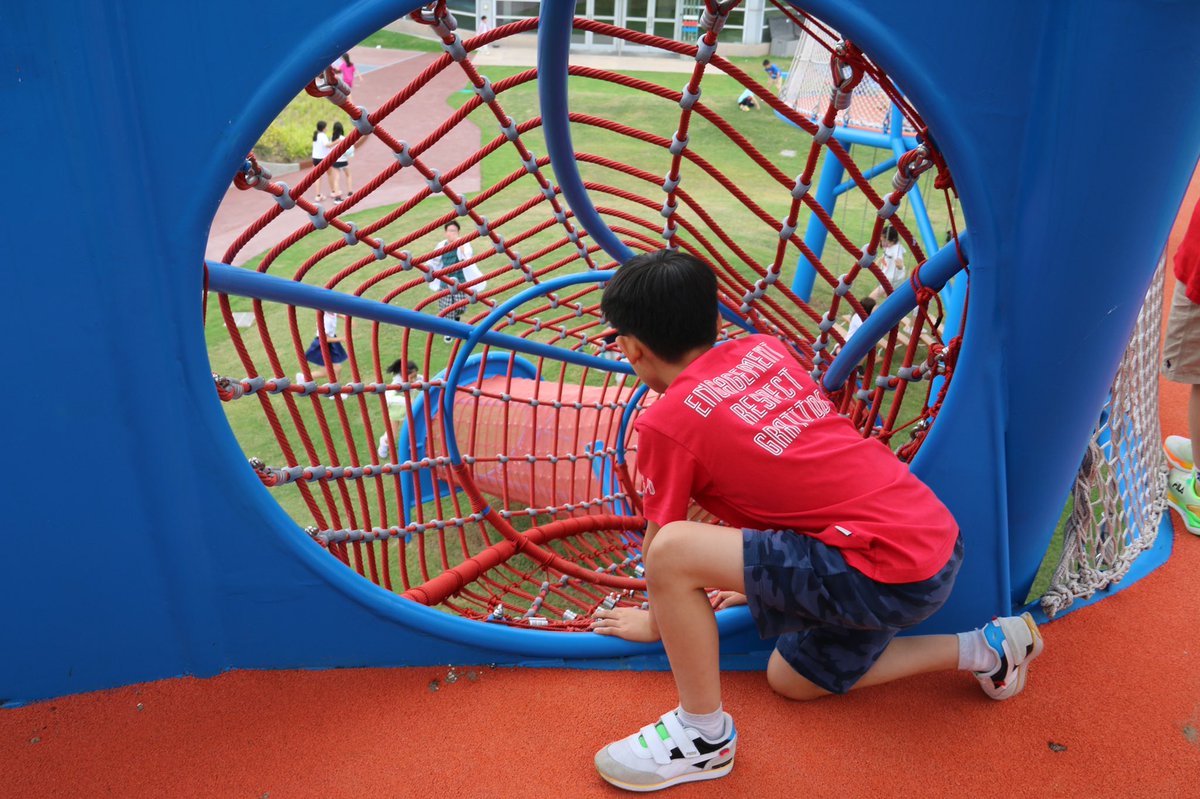 scooterh99's tweet photo. @SASchina school is back on campus after starting the year in Distance Learning. It is so exciting to see our kids explore new and old play spaces! It’s also nice to see them wearing our #EagleCode ! #SASPudong Engagement. Respect. Gratitude. https://t.co/4ahQZsG4KI