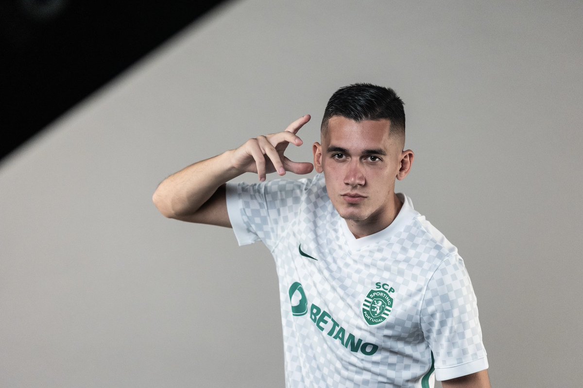 Dia de sessão 📸 para o mais recente reforço do #SportingCP, Sotiris Alexandropoulos  🦁
